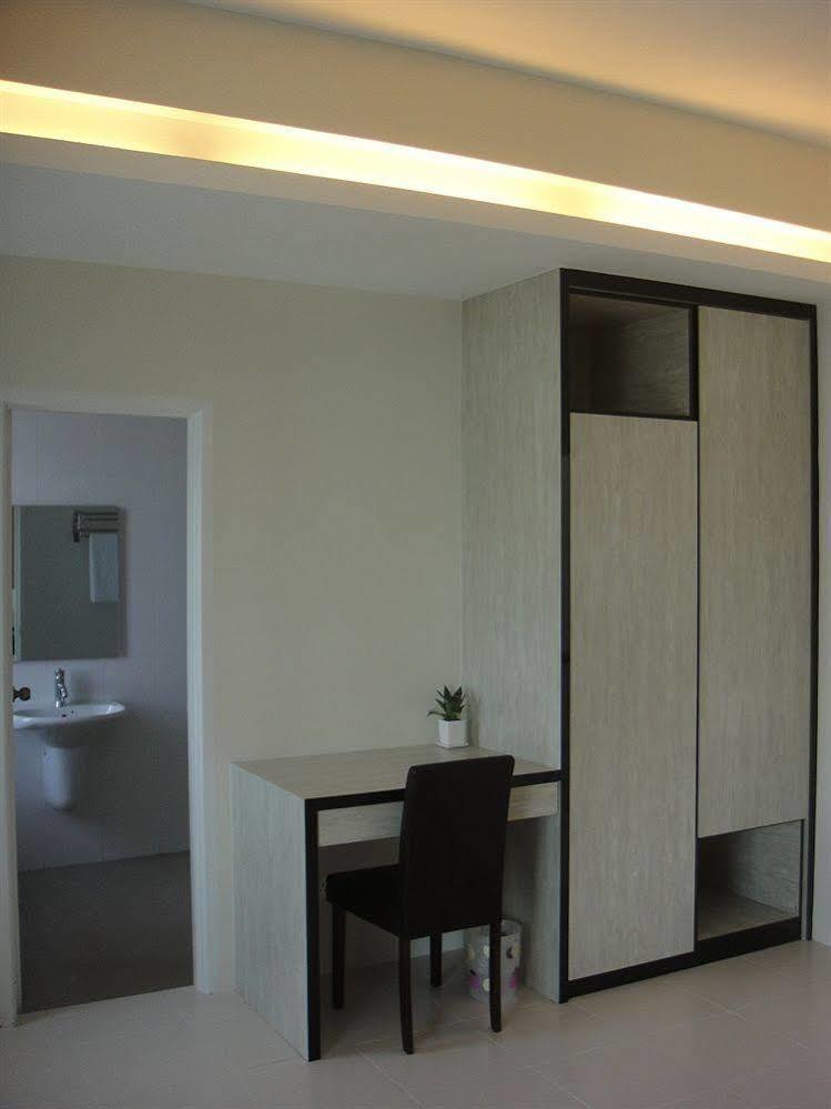 Shamrock Beach Villas Batu Ferringhi Penang Esterno foto